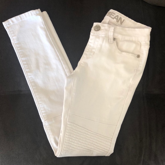 Denim - FLASH SALE  🖤🖤 White trendy  jeans!